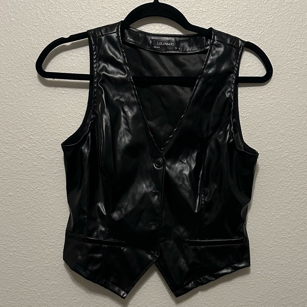 LULUMARI Women’s Brown Button Front Sleeveless Faux Leather Vest size M